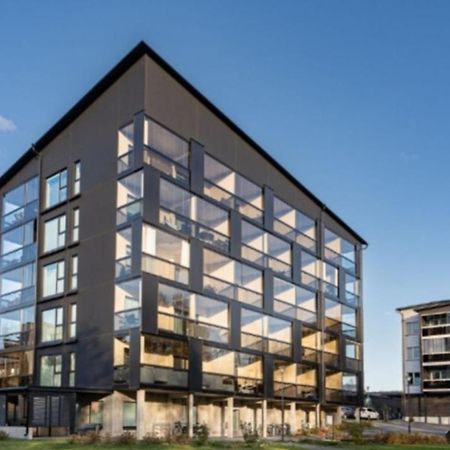 Modern Apartment Near Tampereen Messukeskus, With Own Private And Free Parking Buitenkant foto
