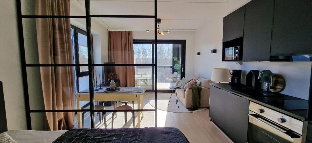 Modern Apartment Near Tampereen Messukeskus, With Own Private And Free Parking Buitenkant foto