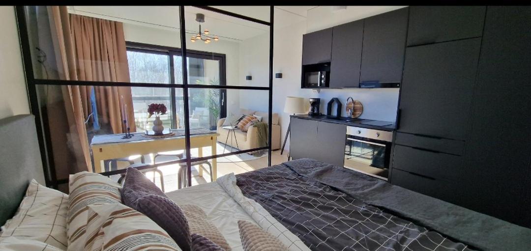 Modern Apartment Near Tampereen Messukeskus, With Own Private And Free Parking Buitenkant foto